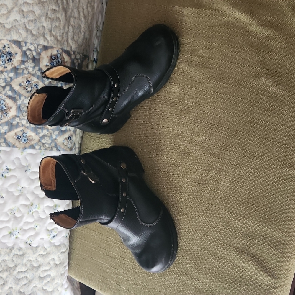 Ladies Milwaukee motorcycle boots.  Also hot leather motorcycle jacket size L